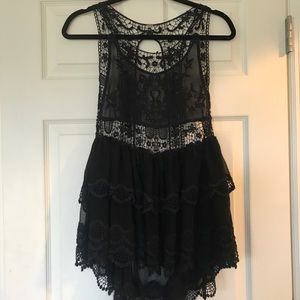 FEMININE CROCHET FREE PEOPLE  FLOUNCE BLOUSE🦋